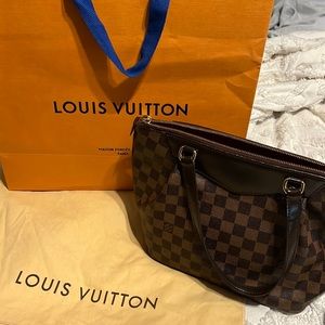Beautiful gently used Louis Vuitton PM bag. Great condition ❤️